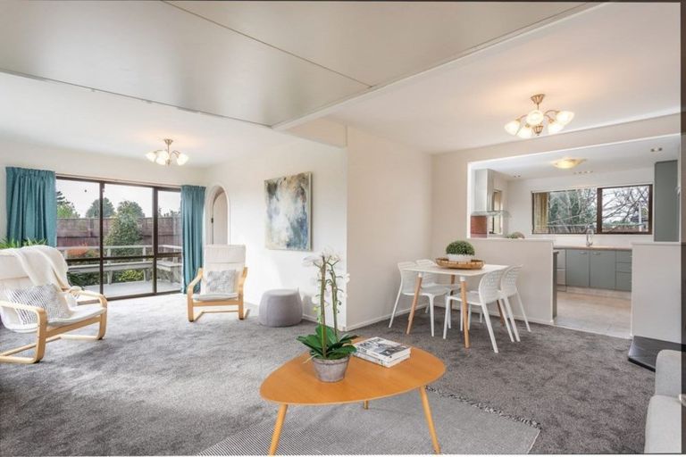 Photo of property in 32 Royal Park Drive, Parklands, Christchurch, 8083