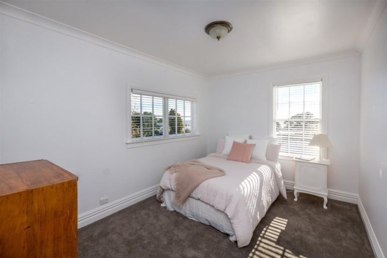 Photo of property in 100 Belt Road, New Plymouth, 4310