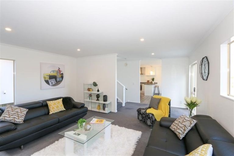 Photo of property in 2/33 Hawker Street, Mount Victoria, Wellington, 6011