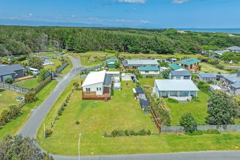 Photo of property in 45 Te Kiri Street, Himatangi Beach, Foxton, 4891