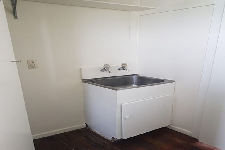 Photo of property in 6 View Road, Papakura, 2110