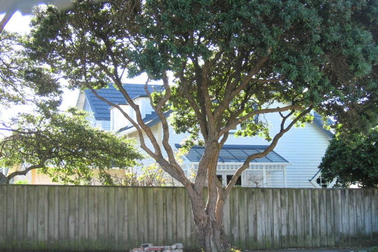Photo of property in 14 Karamu Street, Eastbourne, Lower Hutt, 5013