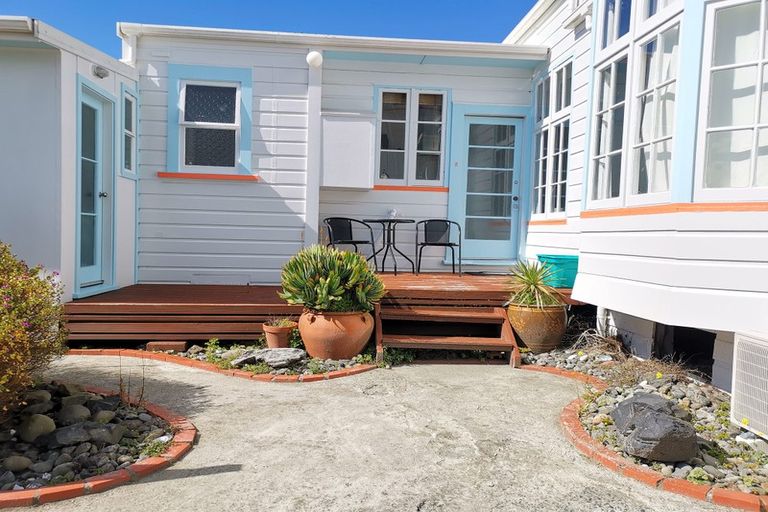 Photo of property in 71 Pirie Street, Mount Victoria, Wellington, 6011