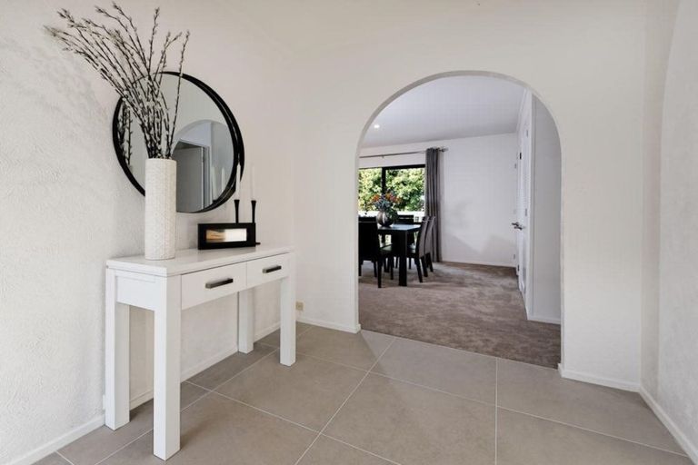 Photo of property in 2/7 Te Atatu Road, Te Atatu South, Auckland, 0610