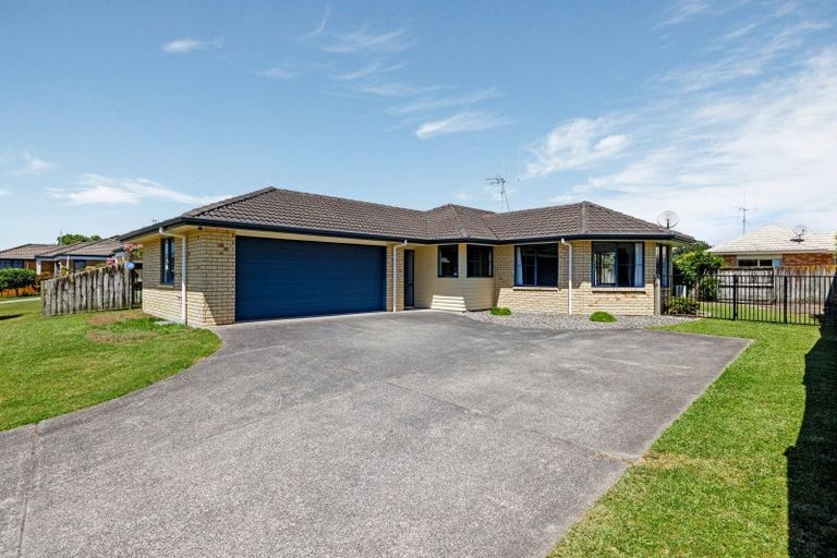 Photo of property in 15 Farnham Close, Rototuna North, Hamilton, 3210