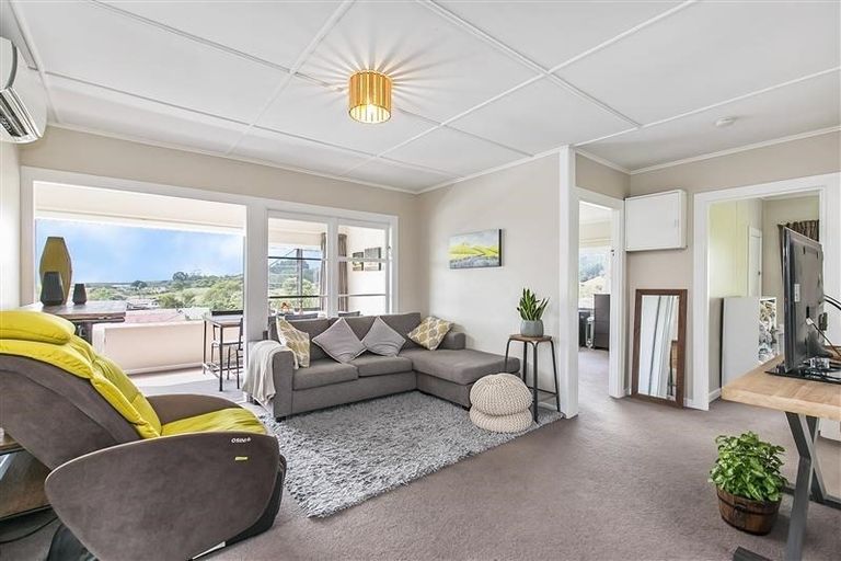 Photo of property in 15 Awaroa Road, Helensville, 0800