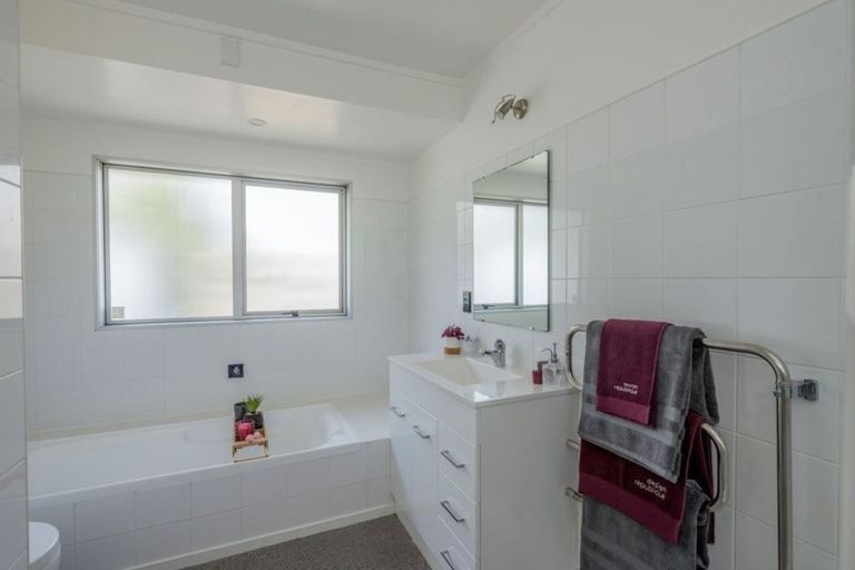 Photo of property in 52 Rutherford Drive, Waikanae Beach, Waikanae, 5036