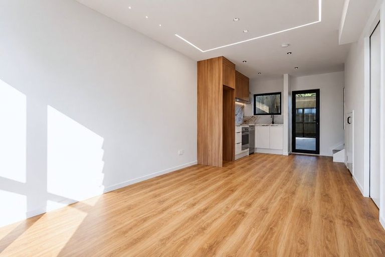 Photo of property in 12f Hewlett Road, Massey, Auckland, 0614