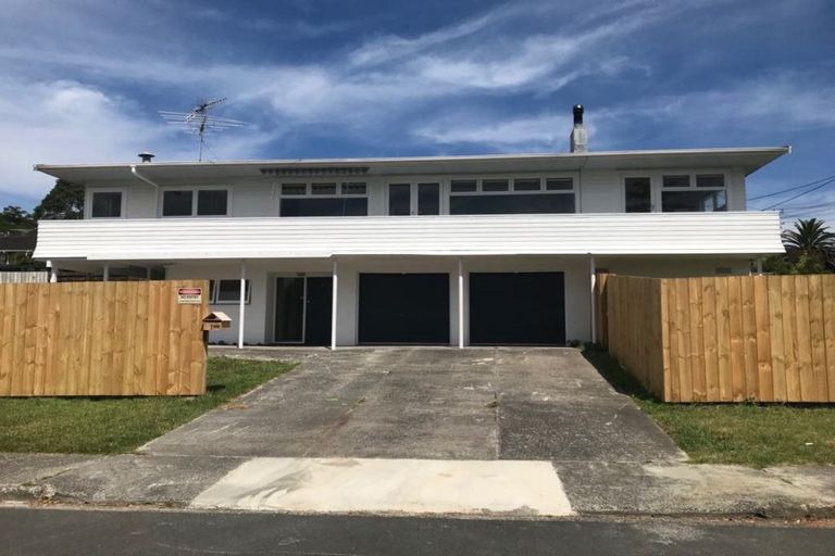 Photo of property in 1 Lenihan Street, Northcote, Auckland, 0627