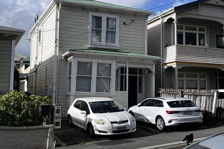 Photo of property in 69 Rolleston Street, Mount Cook, Wellington, 6021