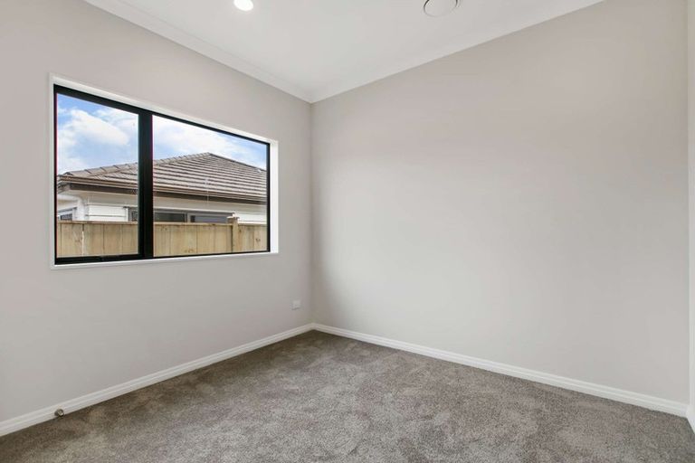 Photo of property in 5 Kakabeak Way, Takanini, 2110