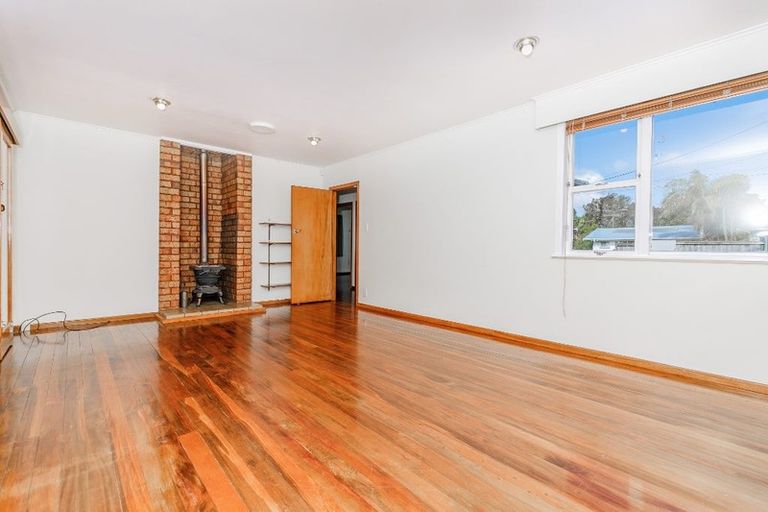 Photo of property in 22 Cron Avenue, Te Atatu South, Auckland, 0610