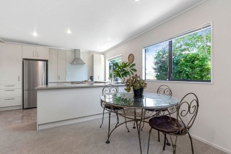 Photo of property in 2/39 Browns Bay Road, Browns Bay, Auckland, 0630