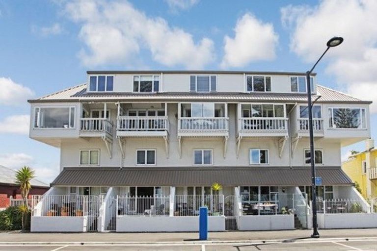 Photo of property in 245 Marine Parade, Napier South, Napier, 4110
