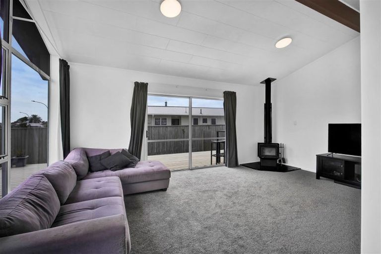 Photo of property in 3 Trimble Place, Bell Block, New Plymouth, 4312