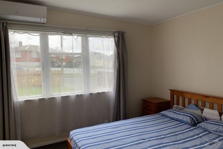 Photo of property in 28 Davidson Crescent, Tawa, Wellington, 5028