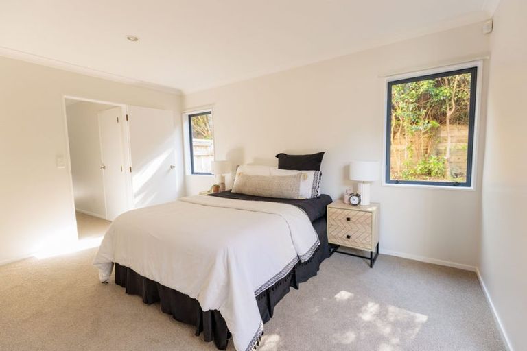 Photo of property in 2a Stella Grove, Newlands, Wellington, 6037