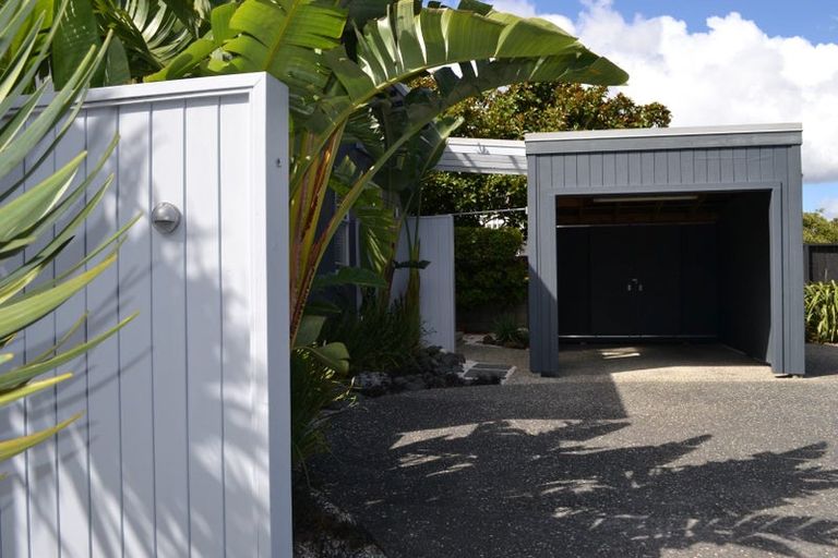 Photo of property in 72 Uxbridge Road, Cockle Bay, Auckland, 2014