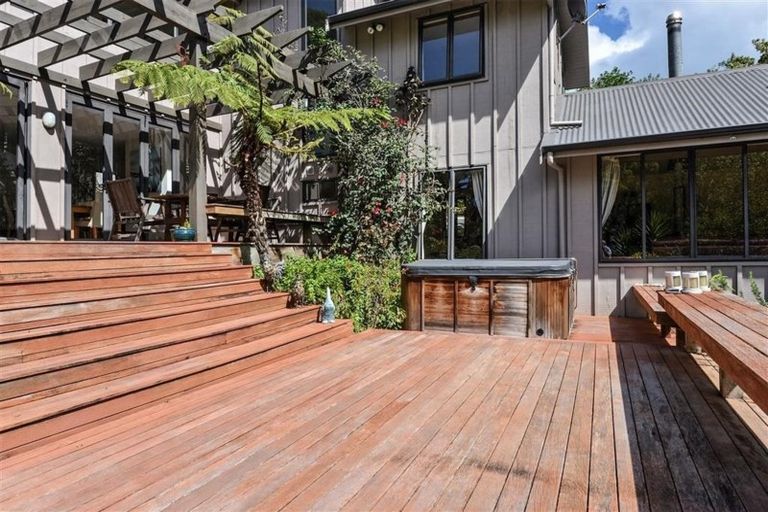 Photo of property in 268 Huia Road, Titirangi, Auckland, 0604