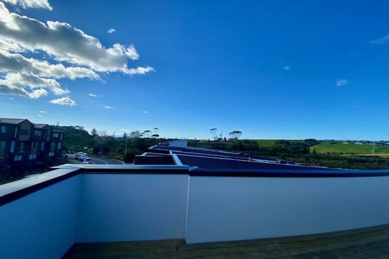 Photo of property in 2a Longshore Drive, Long Bay, Auckland, 0630