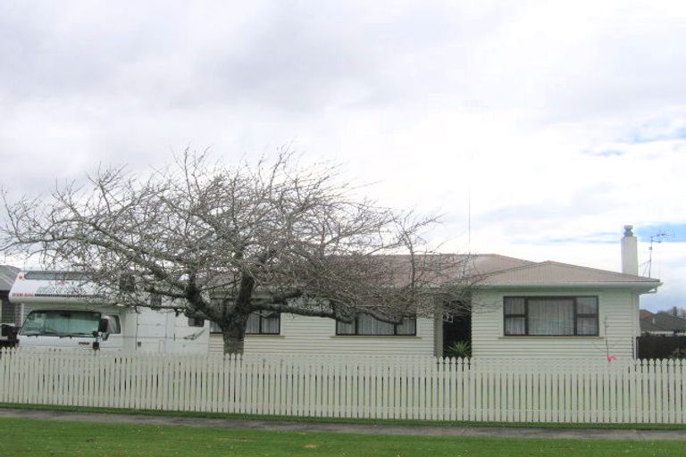 Photo of property in 17 Emmett Street, Greerton, Tauranga, 3112