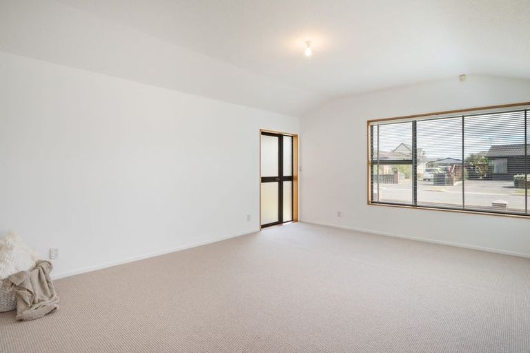 Photo of property in 1/82 Waratah Street, Avondale, Christchurch, 8061