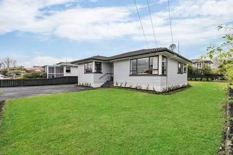 Photo of property in 20 Matapouri Road, Mangere Bridge, Auckland, 2022