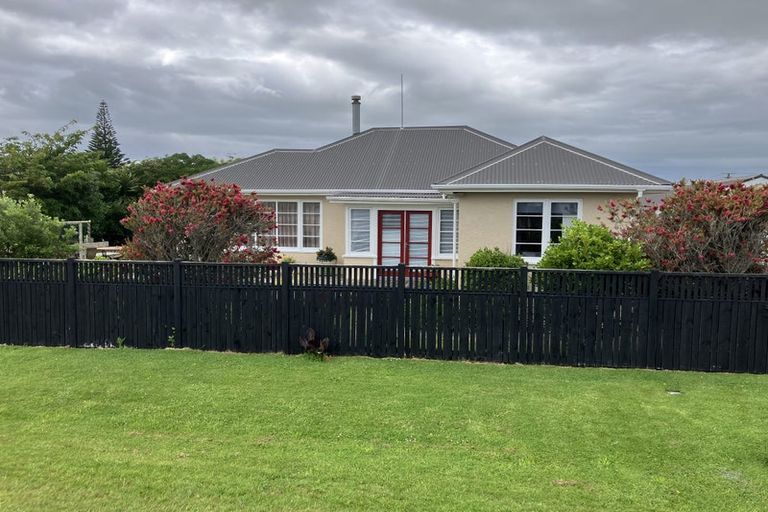 Photo of property in 1 Huia Street, Foxton Beach, Foxton, 4815