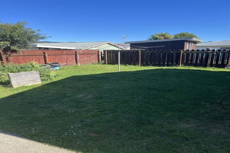 Photo of property in 2/264 Wellington Road, Wainuiomata, Lower Hutt, 5014