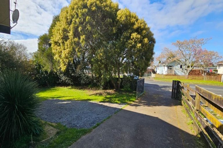Photo of property in 2 Tuna Place, Manurewa, Auckland, 2102