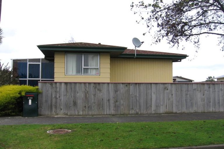 Photo of property in 30 Cumberland Place, Kelvin Grove, Palmerston North, 4414