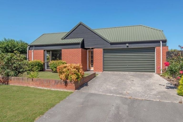 Photo of property in 4 Glenburn Place, Avonhead, Christchurch, 8042