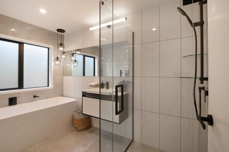 Photo of property in 38 Vinistra Road, Kumeu, 0810