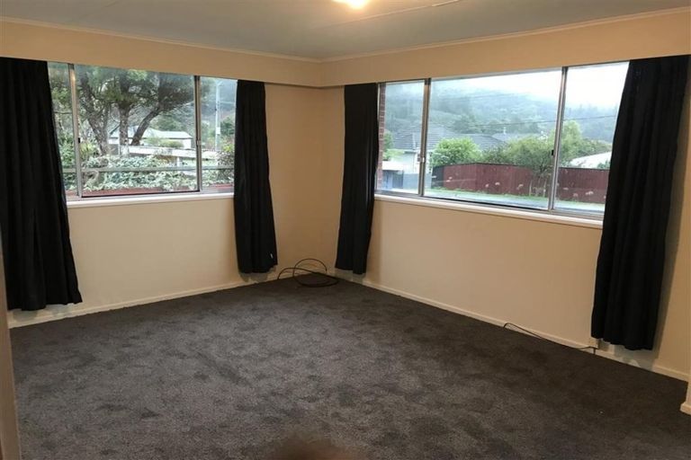 Photo of property in 113-115 Horoeka Street, Stokes Valley, Lower Hutt, 5019