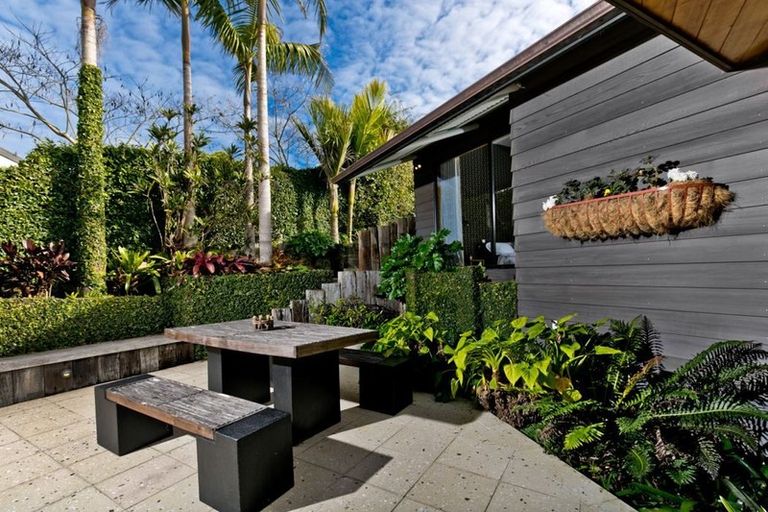 Photo of property in 18 Oakpark Place, West Harbour, Auckland, 0618