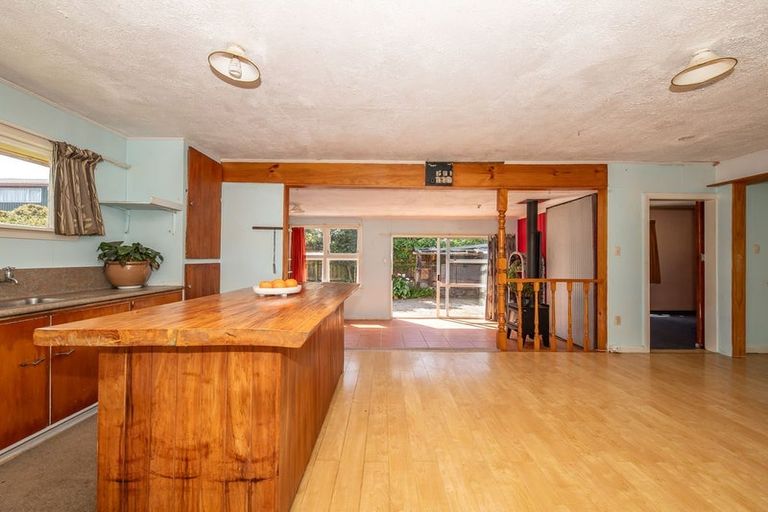 Photo of property in 11 Ngahue Crescent, Carters Beach, Westport, 7825