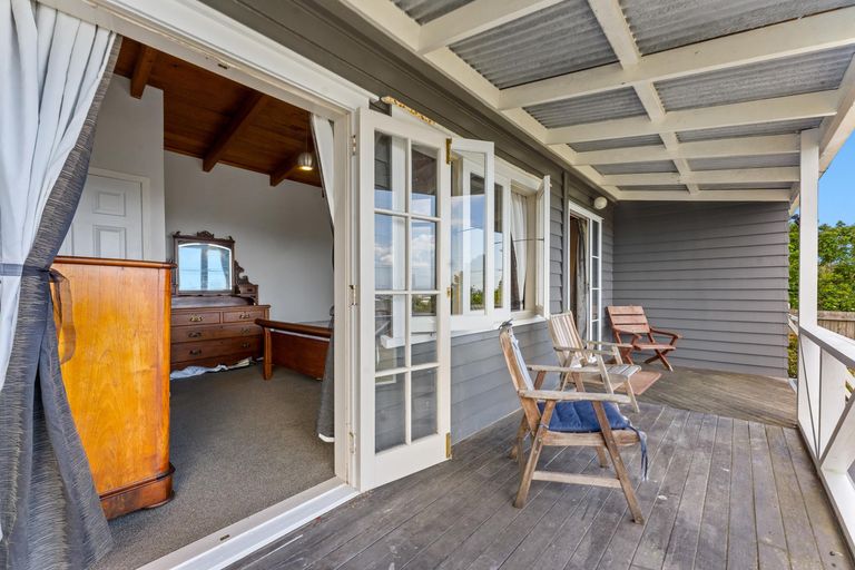 Photo of property in 16 Sea View Road, Leigh, 0985