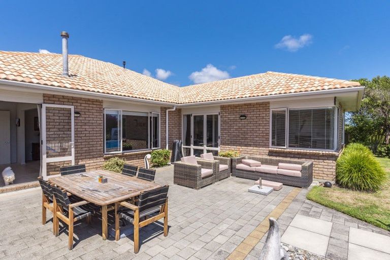 Photo of property in 12 Regent Drive, Paraparaumu Beach, Paraparaumu, 5032