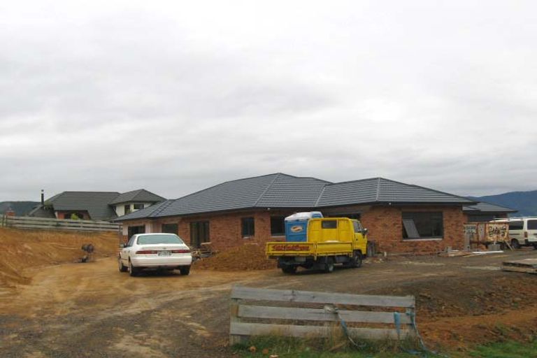 Photo of property in 8 Grace Nicholls Grove, Riverstone Terraces, Upper Hutt, 5018