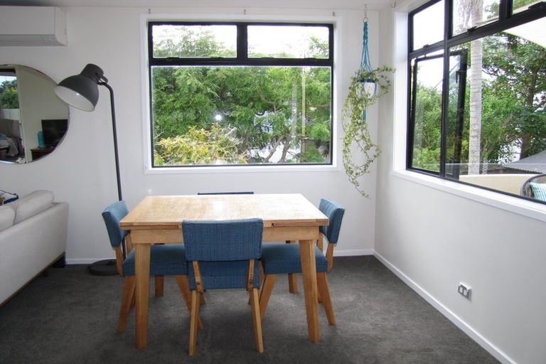 Photo of property in 1/13 Sylvan Park Avenue, Milford, Auckland, 0620