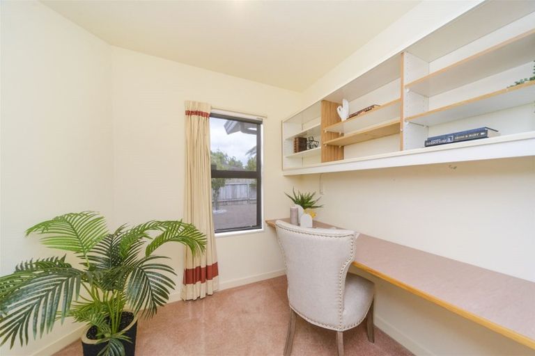 Photo of property in 127 Summerhill Drive, Fitzherbert, Palmerston North, 4410