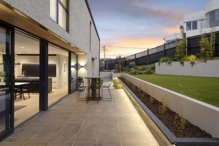 Photo of property in 32 Mount Pleasant Road, Mount Pleasant, Christchurch, 8081