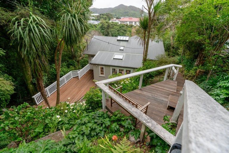 Photo of property in 184 Wadestown Road, Wadestown, Wellington, 6012