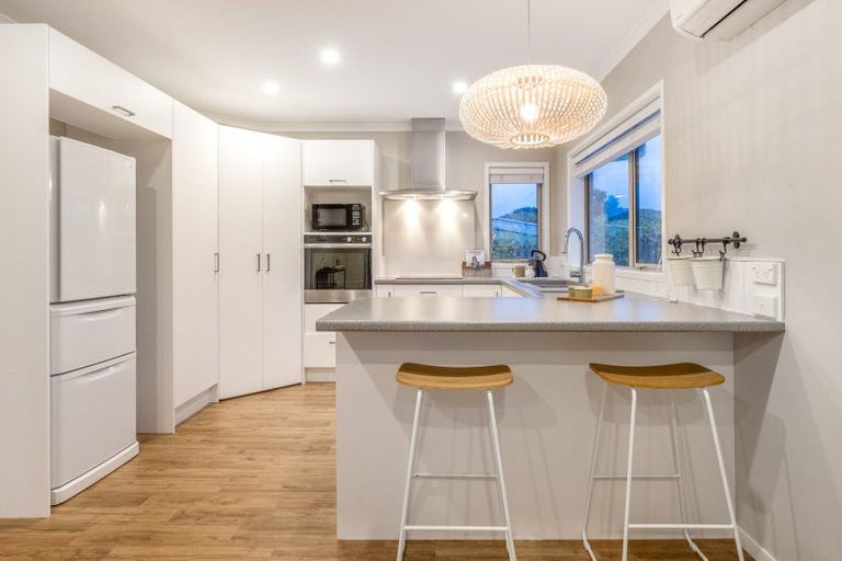 Photo of property in 122 Endeavour Drive, Whitby, Porirua, 5024