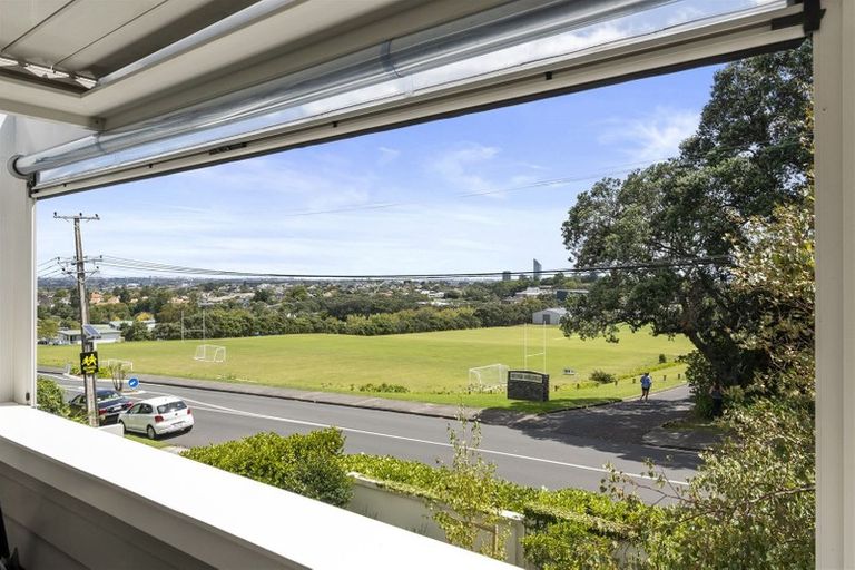 Photo of property in 1 Seacliffe Avenue, Belmont, Auckland, 0622