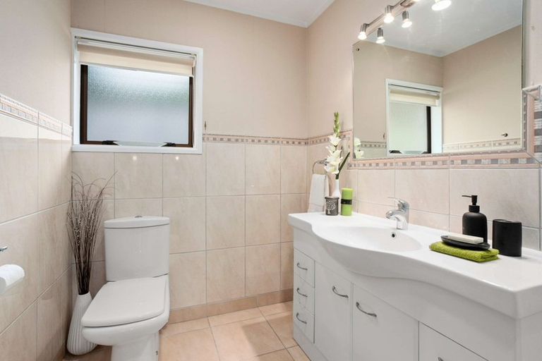 Photo of property in 90a Simmental Crescent, Somerville, Auckland, 2014