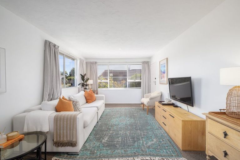 Photo of property in 1/176 Grimseys Road, Redwood, Christchurch, 8051