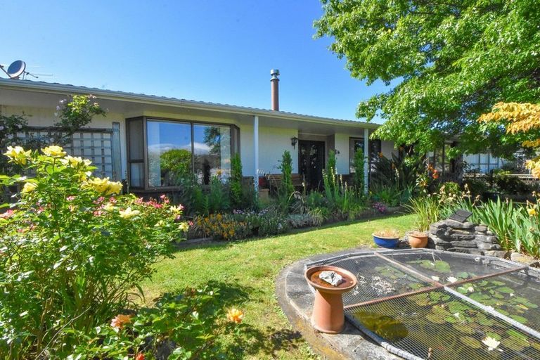 Photo of property in 6 Chisholm Place, Carterton, 5713