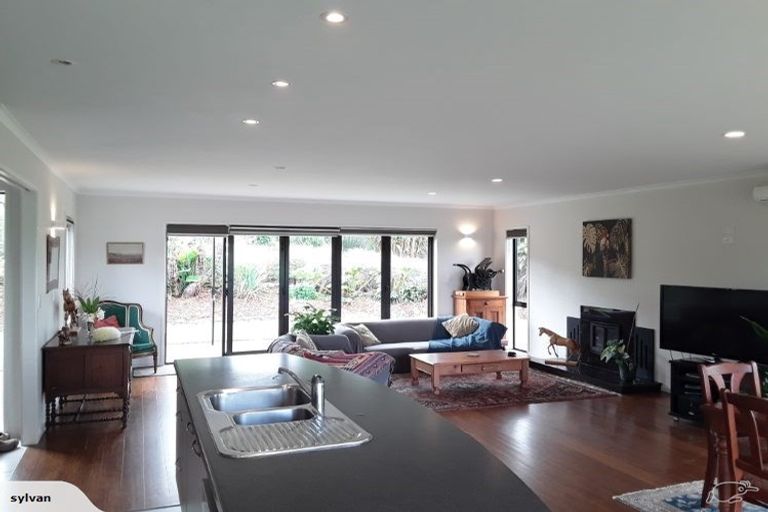 Photo of property in 341 Rimmer Road, Helensville, 0875