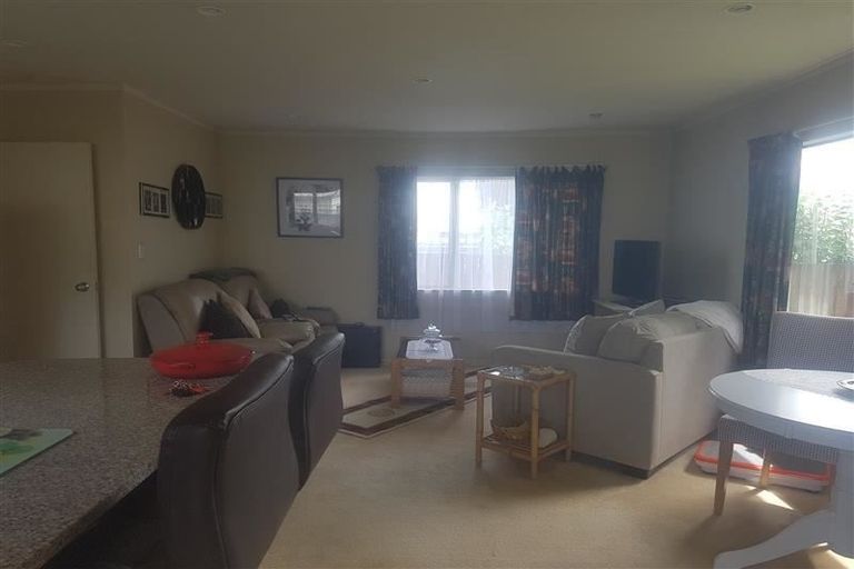 Photo of property in 1/9 Edgewater Grove, Orewa, 0931